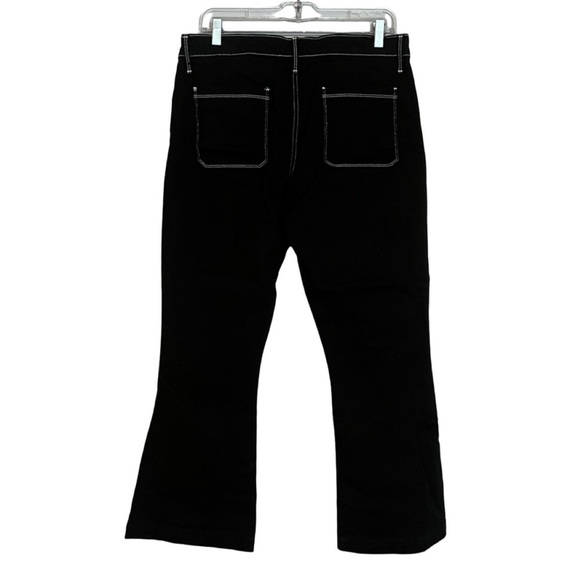 Le Bardot Crop Flare Pant. Black with white stitching by Frame - Picture 3 of 4